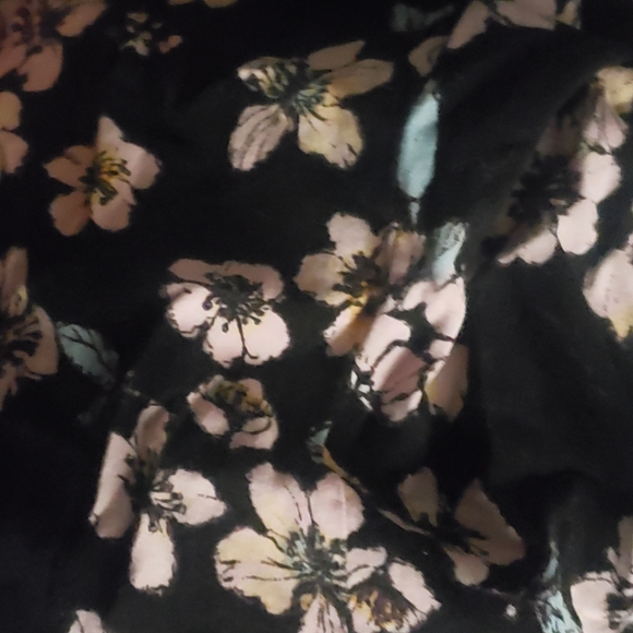 Plus Size 2X Black Floral Dress Cold Shoulder Dress Torrid - Picture 5 of 5